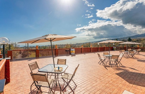 Piedimonte Etneo Apartment | Apartment 'Camia Etna House - Familiare' with Sea View, Wi-Fi and Air Conditioning