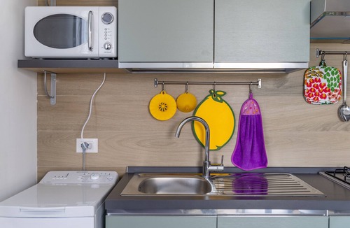 Ragusa Apartment | Apartment 'Carrubo' with Private Terrace, Wi-Fi and Air Conditioning
