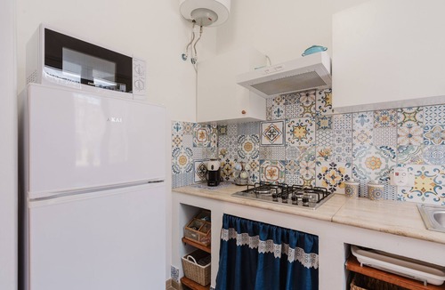 Trappeto Apartment | Apartment 'Casa Del Pescatore' with Balcony, Wi-Fi and Air Conditioning