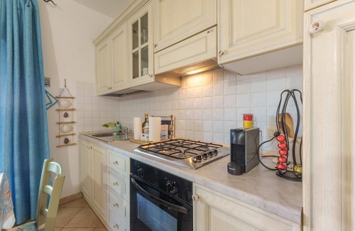 Murta Maria Apartment | Apartment 'Casa Vacanze Gelso' with Shared Pool, Private Garden and Air Conditioning