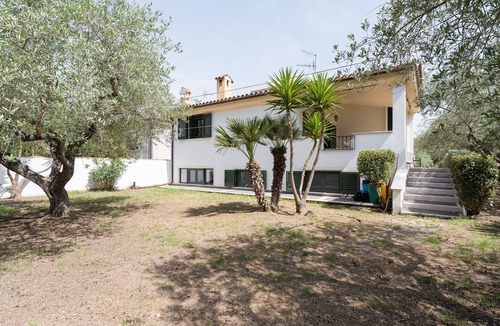 Cala Liberotto Apartment | Apartment 'Degli Ulivi' with Private Terrace, Private Garden and Balcony
