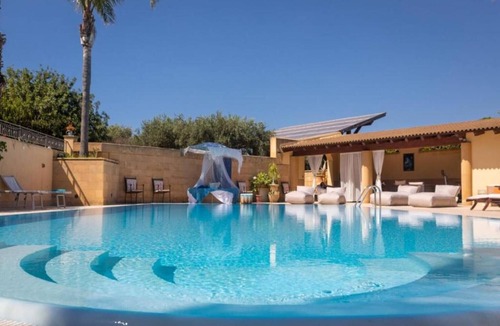 Marsala Apartment | Apartment 'Depandance with Shared Pool', Wi-Fi and Air Conditioning
