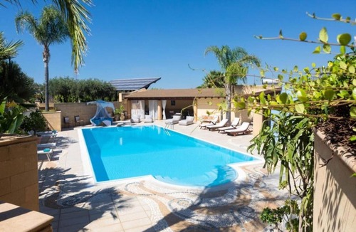 Marsala Apartment | Apartment 'Depandance with Shared Pool', Wi-Fi and Air Conditioning
