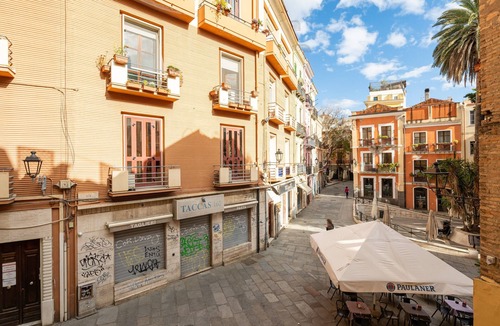 Cagliari Apartment | Apartment 'Dettori 18' with Wi-Fi and Air Conditioning