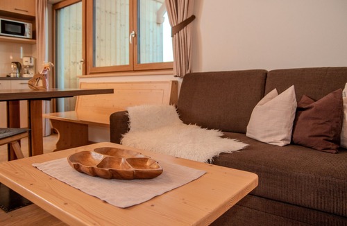 Villandro Apartment | Apartment 'Dolomiten' with Mountain View, Shared Garden and Wi-Fi