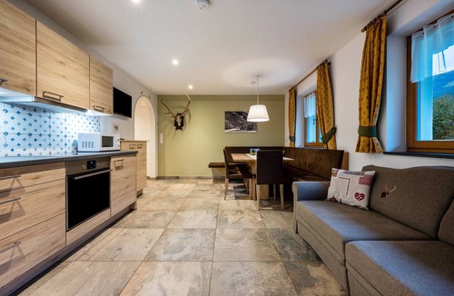 Valle Aurina Apartment | Apartment "Dreiherrenspitze" with Shared Whirlpool & Garden