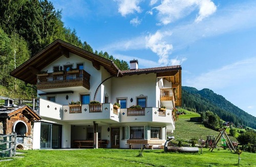 Valle Aurina Apartment | Apartment "Dreiherrenspitze" with Shared Whirlpool & Garden