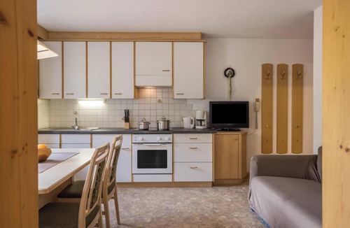 San Giacomo Apartment | Apartment “Edelweiß” with Mountain View, Wi-Fi, Balcony & Garden