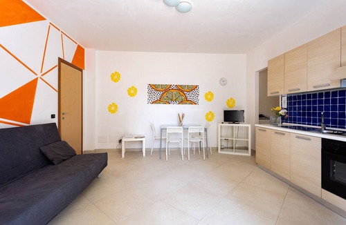 Porto Palo Apartment | Apartment 'Egeria Con Vista Mare Laterale' with Sea View, Wi-Fi and Air Conditioning