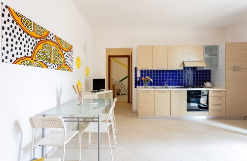 Porto Palo Apartment | Apartment 'Egeria Con Vista Mare Laterale' with Sea View, Wi-Fi and Air Conditioning