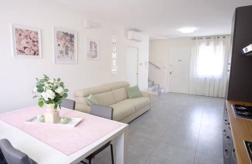 Bagnolo Apartment | Apartment 'Flower' with Shared Garden, Wi-Fi and Air Conditioning