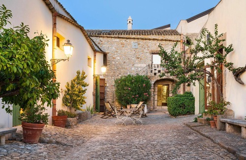 Buseto Palizzolo Apartment | Apartment for 4 people with shared pool