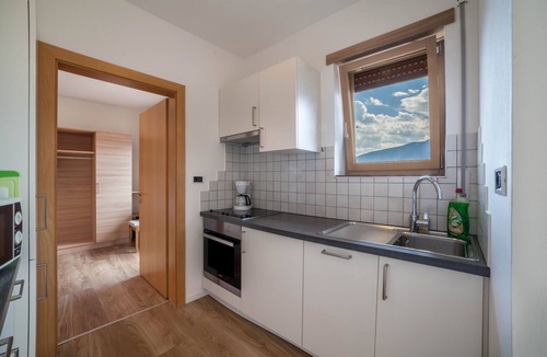 Schenna Apartment | Apartment "Gartenheim Maria" with Mountain View, Shared Pool & Wi-Fi