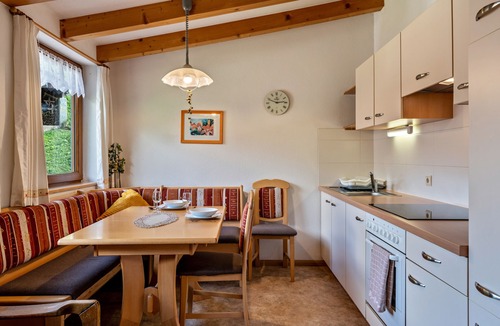 Cadipietra Apartment | Apartment "Glocklechnhof Sonnenschein" with Mountain View, Garden, Balcony & Wi-Fi