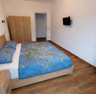 Saponara Apartment | Apartment Glam House Van Gogh