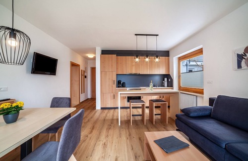 Schenna Apartment | Apartment "Haus Hohenrain 2" with Mountain View, Pool, Wi-Fi, Terrace & Garden