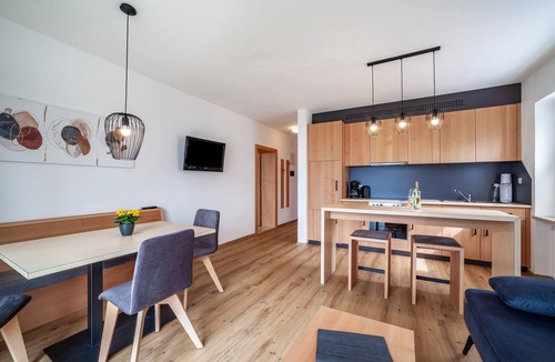 Schenna Apartment | Apartment "Haus Hohenrain 2" with Mountain View, Pool, Wi-Fi, Terrace & Garden