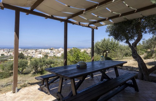 Marsala Apartment | Apartment "Il Carrubo" with Sea View, Shared Pool, Wi-Fi, A/C & Terrace