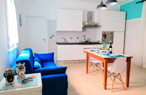 Balestrate Apartment | Apartment 'Il Gabbiano' with Sea View, Wi-Fi and Air Conditioning