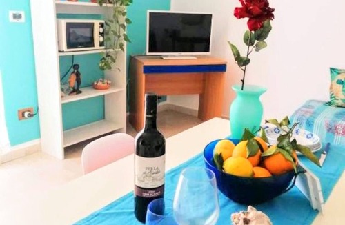 Balestrate Apartment | Apartment 'Il Gabbiano' with Sea View, Wi-Fi and Air Conditioning