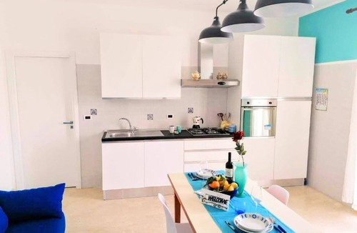 Balestrate Apartment | Apartment 'Il Gabbiano' with Sea View, Wi-Fi and Air Conditioning