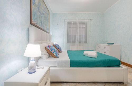 Palermo Villa | Apartment 'In Villa Con Piscina' with Shared Pool, Wi-Fi and Air Conditioning