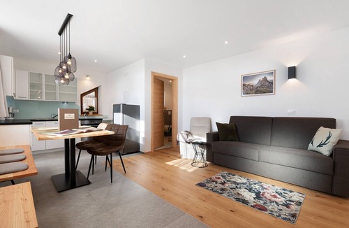 Collalbo Apartment | Apartment “Kardinerhof Bergwiese” with Mountain View, Shared Garden and Wi-Fi