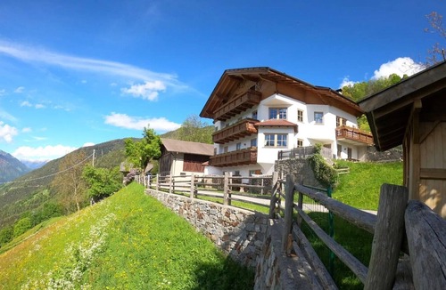 Plaus Apartment | Apartment 'Kirchbach' with Mountain View, Shared Pool and Wi-Fi