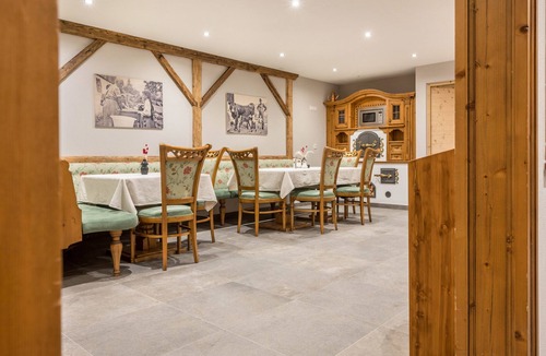 Valle Aurina Apartment | Apartment "Kreuzkofel" with Shared Whirlpool & Garden