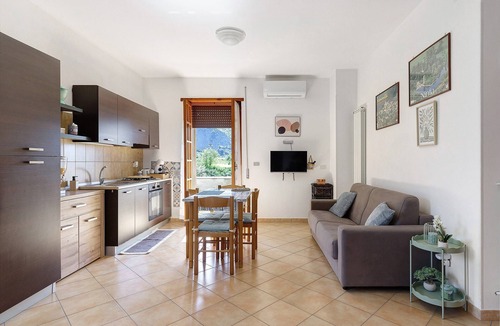 Sermoneta Apartment | Apartment 'L'oasi Di Alice' with Mountain View, Wi-Fi and Air Conditioning
