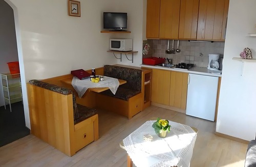 Schenna Apartment | Apartment 'Lechnerhof Appartement Arnika' with Mountain View, Shared Terrace and Wi-Fi