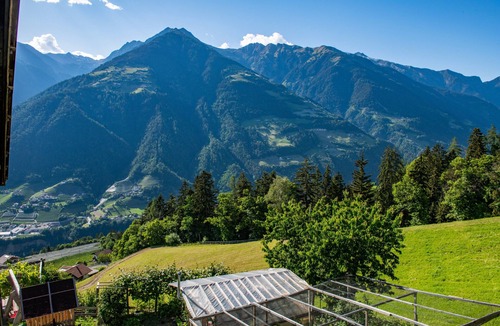 Schenna Apartment | Apartment 'Lechnerhof Appartement Enzian' with Mountain View, Private Terrace and Wi-Fi