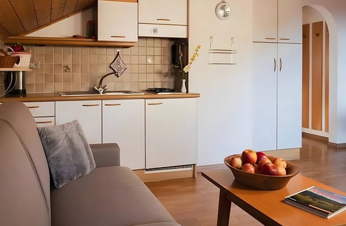 Schenna Apartment | Apartment 'Lechnerhof Edelweiß' with Mountain View, Shared Terrace and Wi-Fi