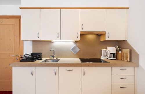 Sand in Taufers Apartment | Apartment 'Loderhof Blumenwiese' with Mountain View, Shared Garden & Wi-Fi