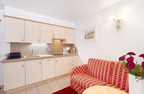 Sand in Taufers Apartment | Apartment 'Loderhof Blumenwiese' with Mountain View, Shared Garden & Wi-Fi