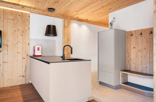 Avigna Apartment | Apartment Montis with Mountain View, Shared Pool and Sauna
