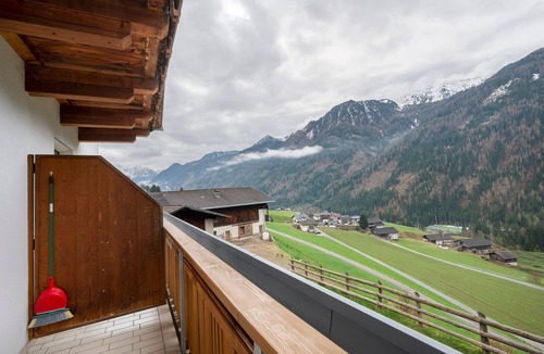 Selva dei Molini Apartment | Apartment 'Mair Am Tinkhof Feldwohnung' with Mountain View, Private Terrace and Wi-Fi