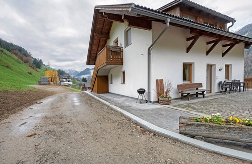 Selva dei Molini Apartment | Apartment 'Mair Am Tinkhof Waldwohnung' with Mountain View, Private Terrace and Wi-Fi