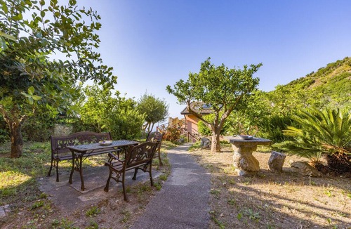 Gioiosa Marea Apartment | Apartment 'Mandorlo' with Sea View, Private Terrace and Wi-Fi