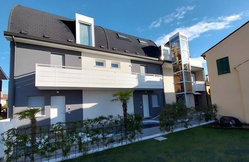 Bagnolo Apartment | Apartment 'Mare' with Shared Garden, Wi-Fi and Air Conditioning
