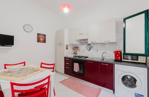 Trapani City Centre Apartment | Apartment 'Marilù' with Private Terrace and Wi-Fi