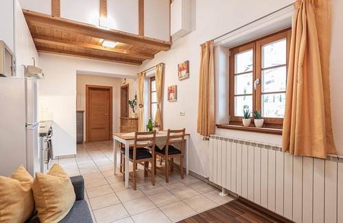 Feldthurns Apartment | Apartment Mohnblume with Mountain View, Balcony and Wi-Fi