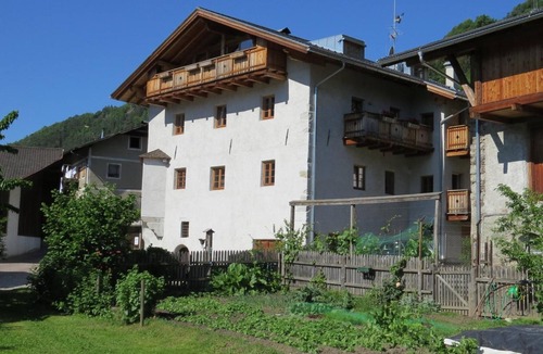 Feldthurns Apartment | Apartment Mohnblume with Mountain View, Balcony and Wi-Fi