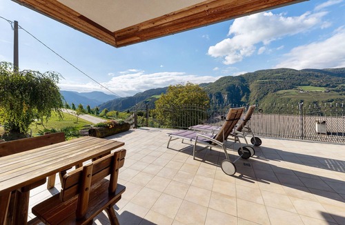Fie allo Sciliar Apartment | Apartment 'Obertrisaierhof 1' with Mountain View, Private Terrace and Wi-Fi