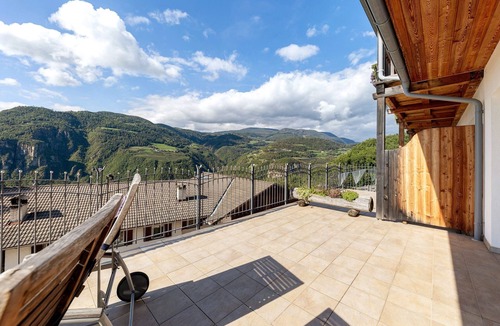 Fie allo Sciliar Apartment | Apartment 'Obertrisaierhof 1' with Mountain View, Private Terrace and Wi-Fi