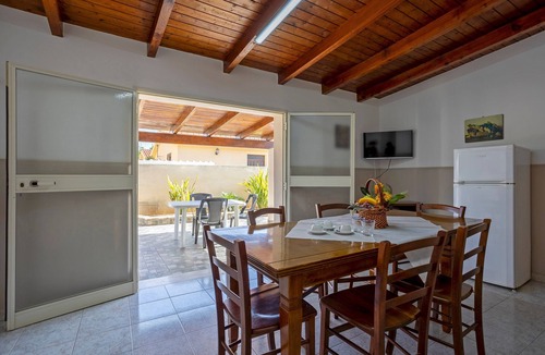 Mazara del Vallo Apartment | Apartment 'Oasi Lamia - 3' with Shared Pool, Wi-Fi and Air Conditioning