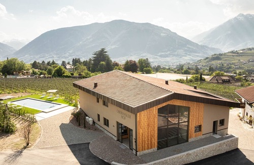 Schenna Apartment | Apartment 'Oberhaslerhof Vinum' with Mountain View, Wi-Fi and Air Conditioning