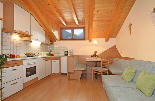 San Giacomo Apartment | Apartment 'Obermairhof Regenbogen' with Mountain View, Shared Terrace and Wi-Fi