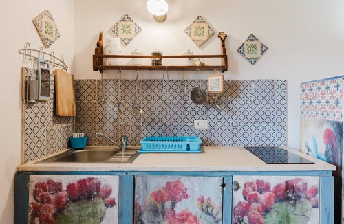 Custonaci Apartment | Apartment 'Pino' with Private Garden, Wi-Fi and Air Conditioning