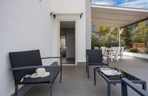 Pozzillo Apartment | Apartment "Pozzillo House 500 m dal Mare" with Garden & Wi-Fi